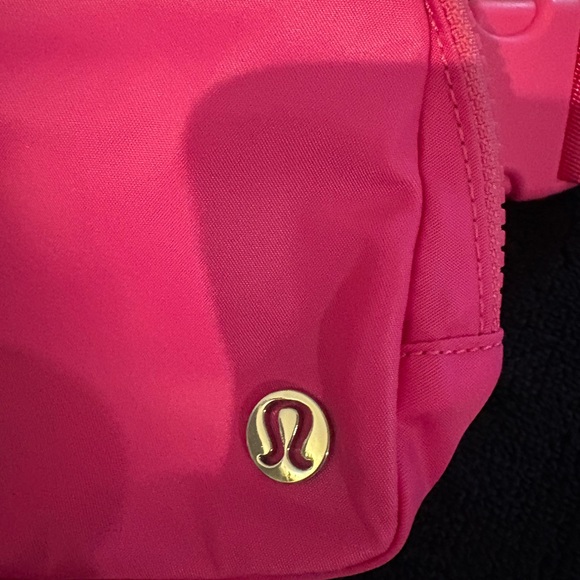 NWOT Lululemon Sonic Pink Belt Bag - Picture 7 of 10